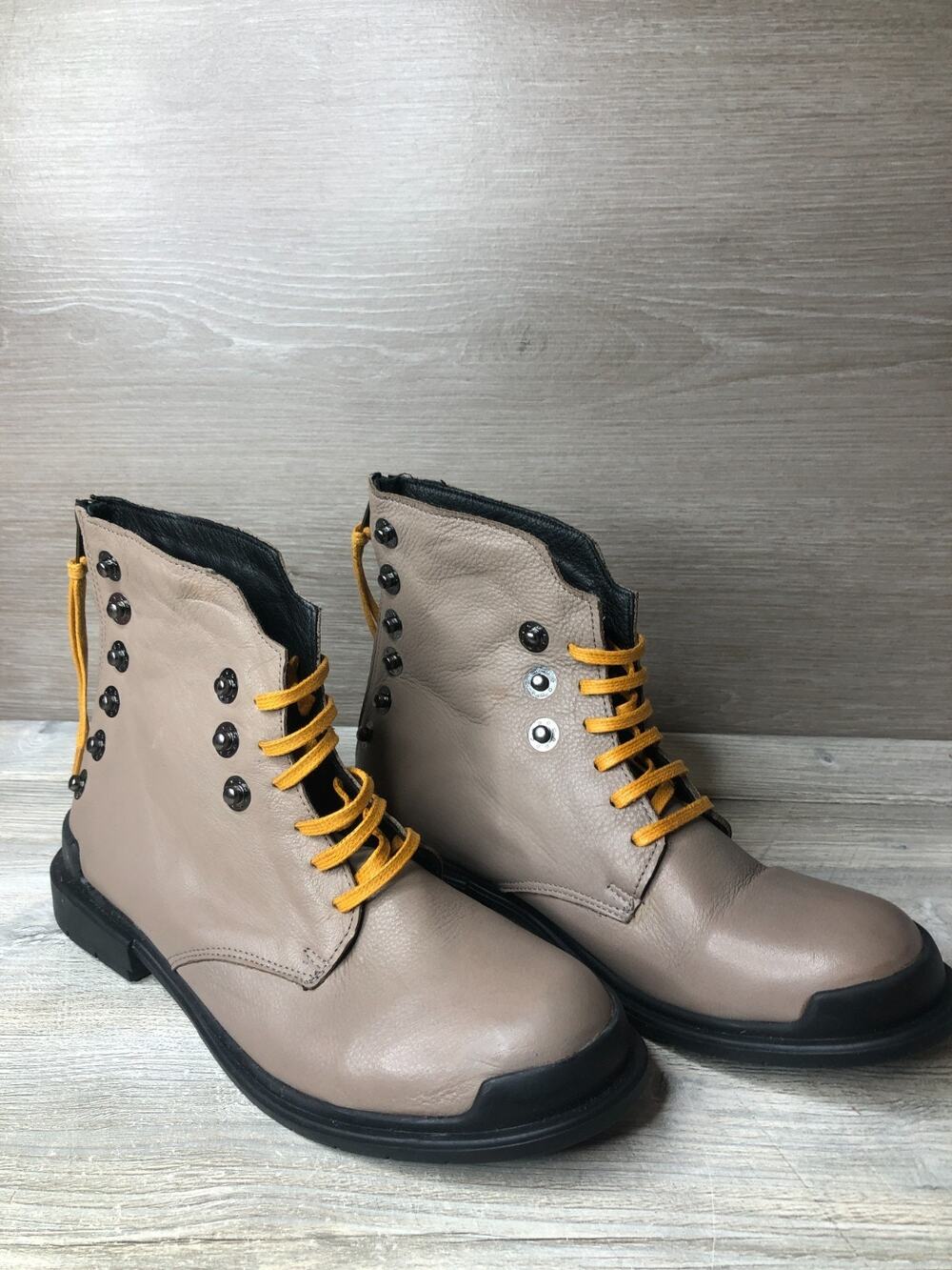 Bueno Boots Suede Women's Size 9 US/ 40 EU Taupe NWOB